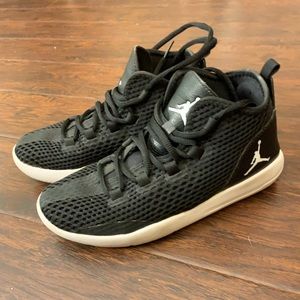 Nike Jordan basketball shoes big kids sz 5